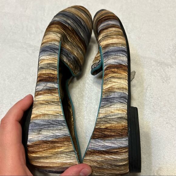 Pierre Dumas Neutral Colors Striped Crinkled Loafers / Flats Size 7 - Picture 4 of 11